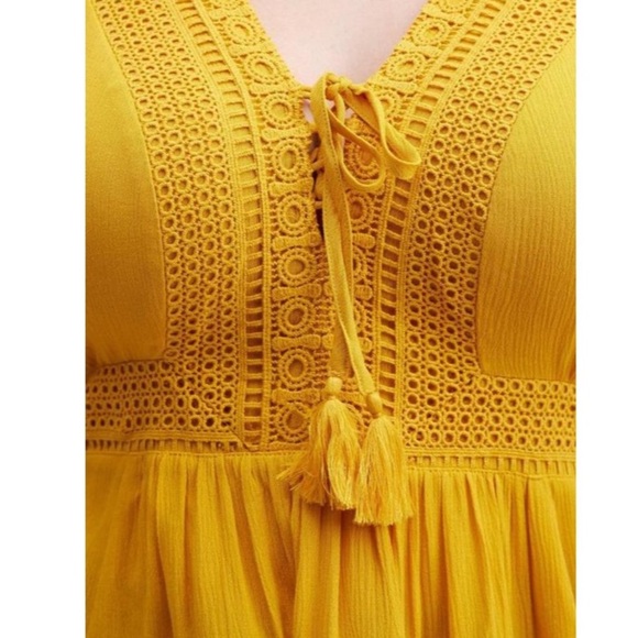 Babydoll Crinkle Gauze Crochet Inset Lace-Up Top - Picture 4 of 12